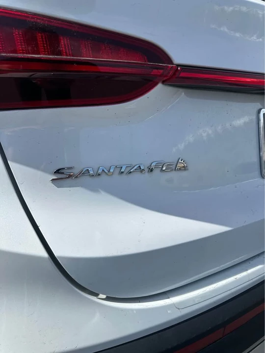 2021 Hyundai Santa Fe - Image 4 of 13
