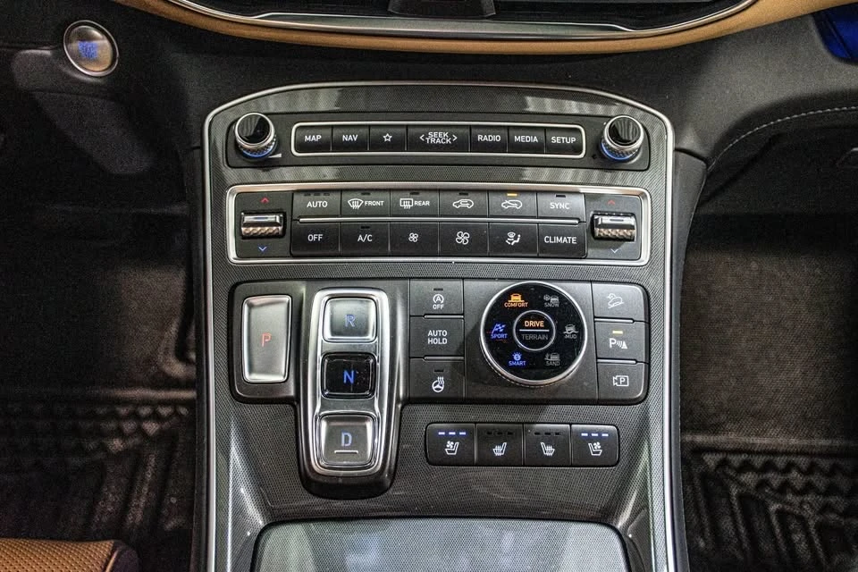 2021 Hyundai Santa Fe - Image 17 of 20