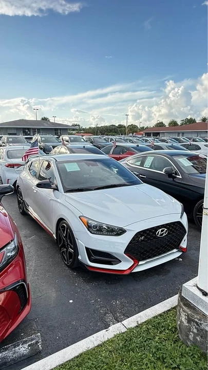 2021 Hyundai Veloster - Image 2 of 7