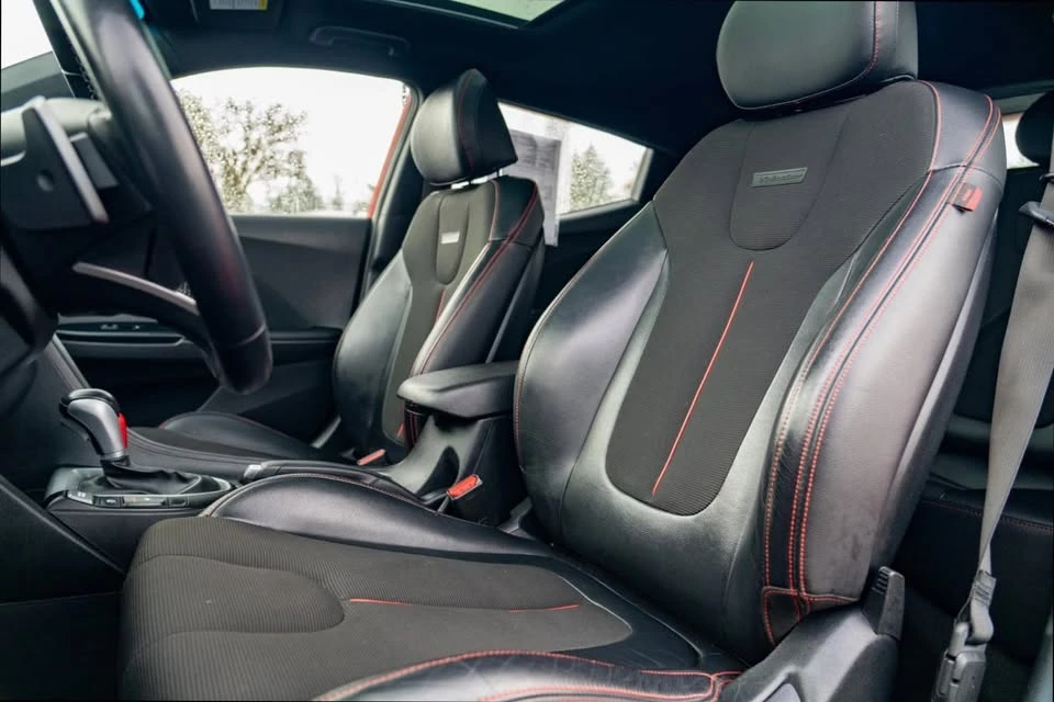 2021 Hyundai Veloster - Image 10 of 15