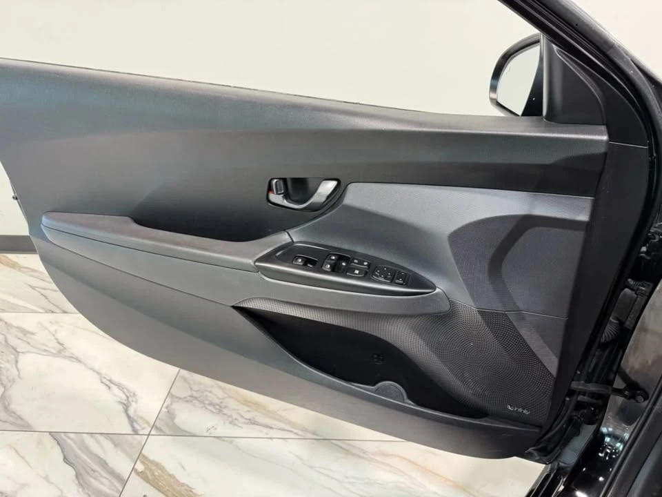 2021 Hyundai Veloster - Image 10 of 20
