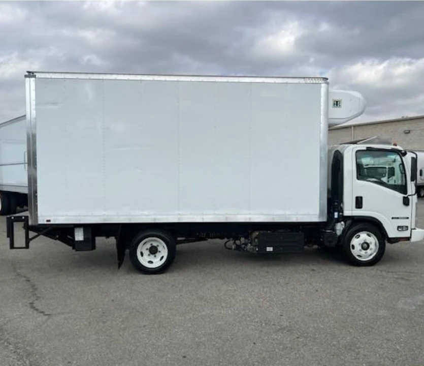 2021 Isuzu Elf - Image 4 of 15