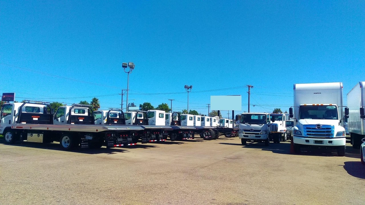 2021 Isuzu Elf - Image 14 of 15