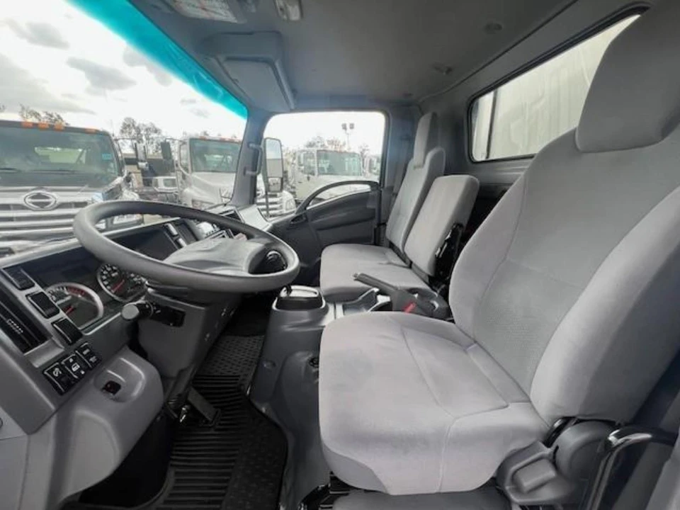 2021 Isuzu Elf - Image 11 of 15