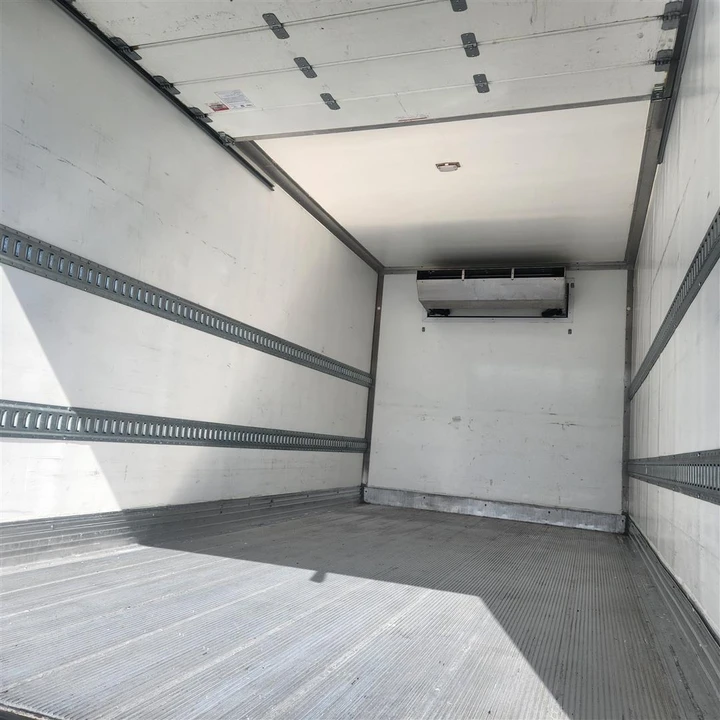 2021 Isuzu Elf - Image 11 of 12