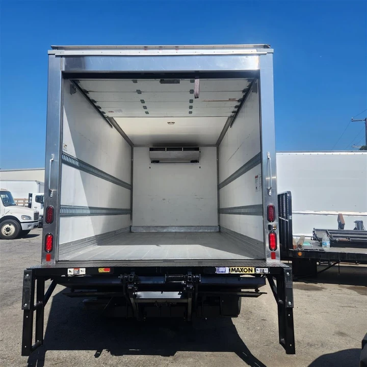2021 Isuzu Elf - Image 10 of 12