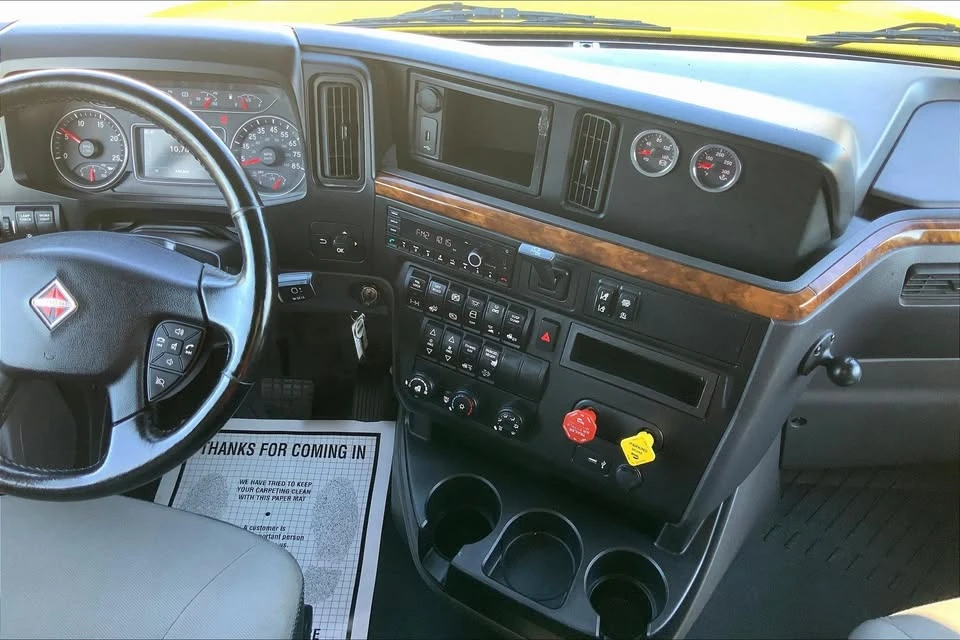 2021 International LT - Image 4 of 5