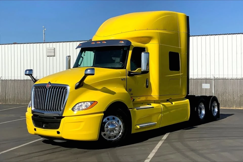 2021 International LT - Image 2 of 5
