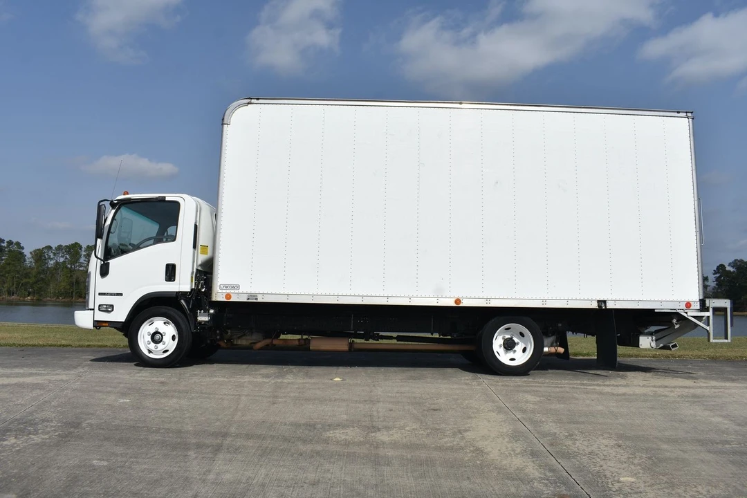 2021 Isuzu Elf - Image 3 of 19