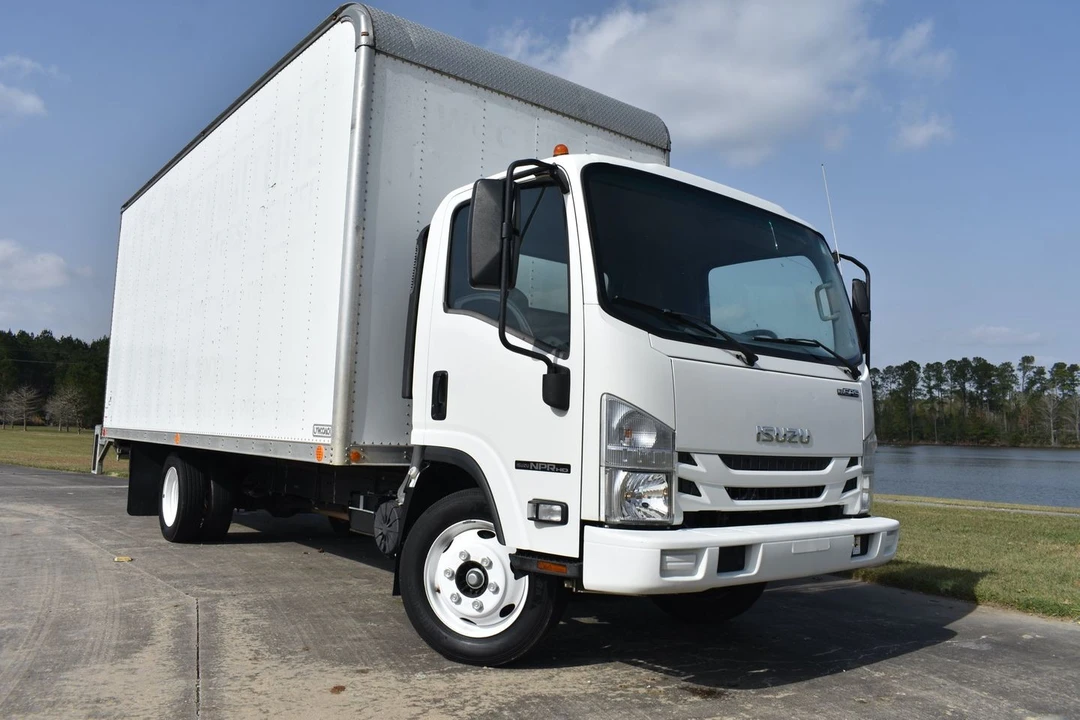 2021 Isuzu Elf - Image 6 of 19