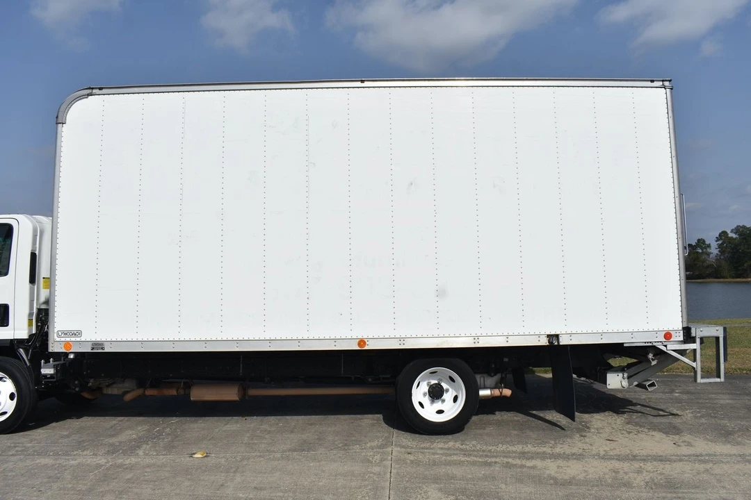 2021 Isuzu Elf - Image 4 of 19