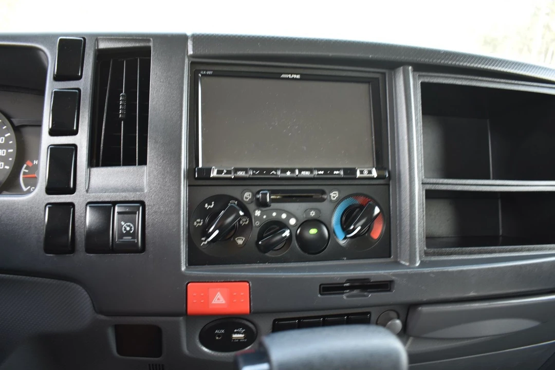 2021 Isuzu Elf - Image 15 of 19