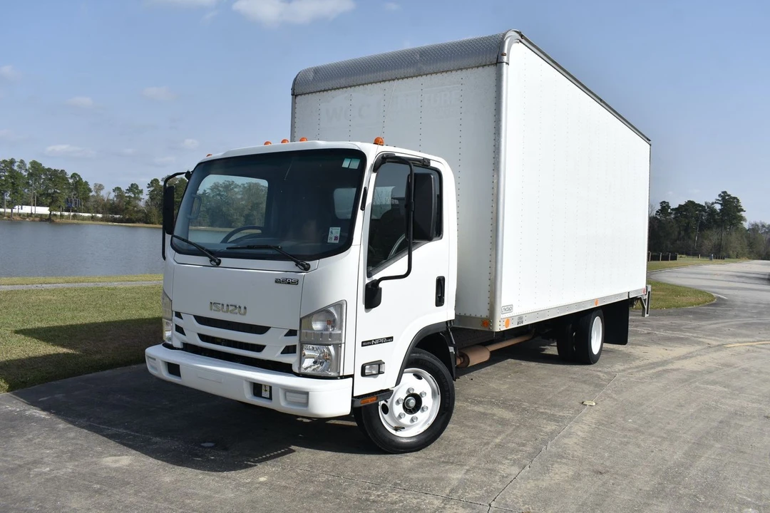 2021 Isuzu Elf - Image 2 of 19