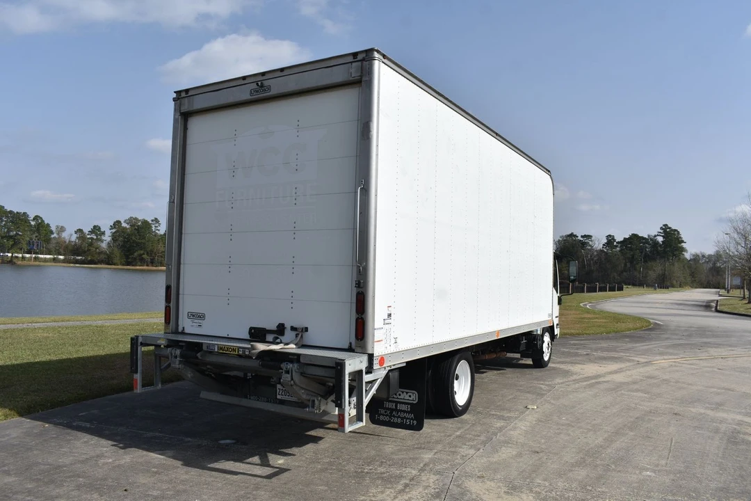 2021 Isuzu Elf - Image 10 of 19
