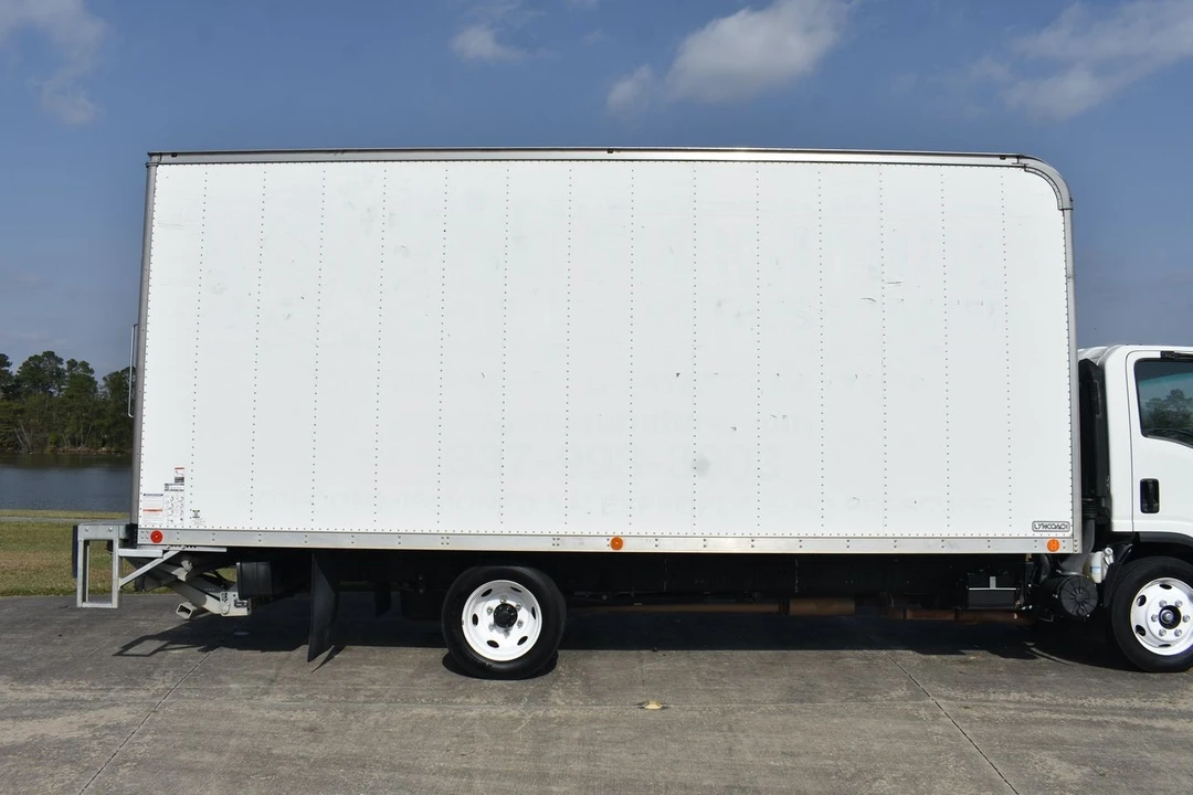 2021 Isuzu Elf - Image 9 of 19