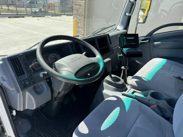 2021 Isuzu Elf - Image 16 of 31