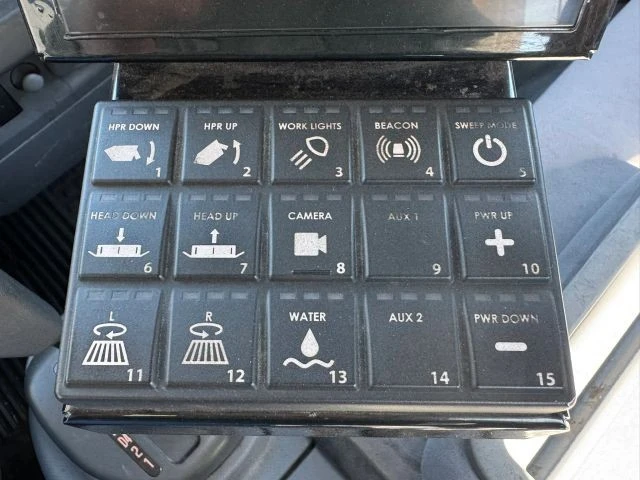 2021 Isuzu Elf - Image 26 of 31