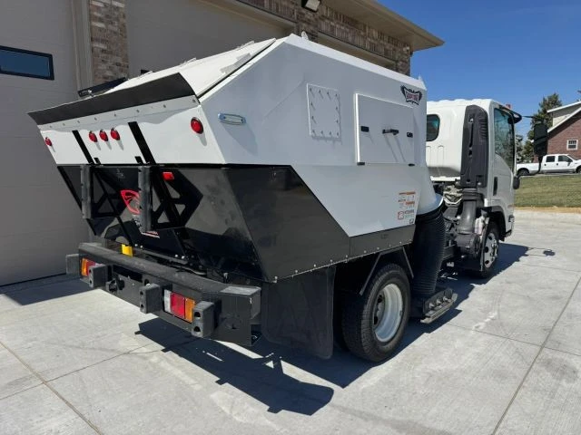 2021 Isuzu Elf - Image 31 of 31
