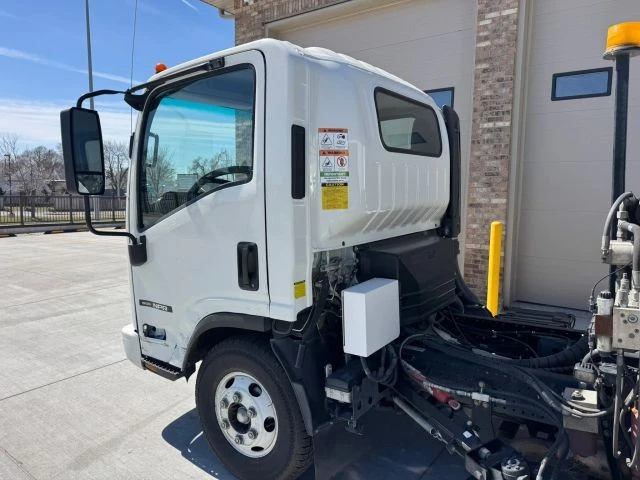 2021 Isuzu Elf - Image 3 of 31