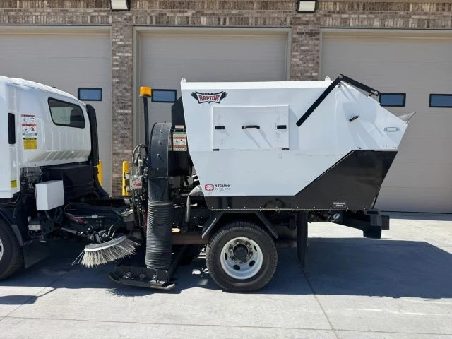 2021 Isuzu Elf - Image 5 of 31