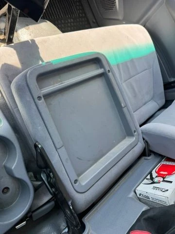 2021 Isuzu Elf - Image 18 of 31