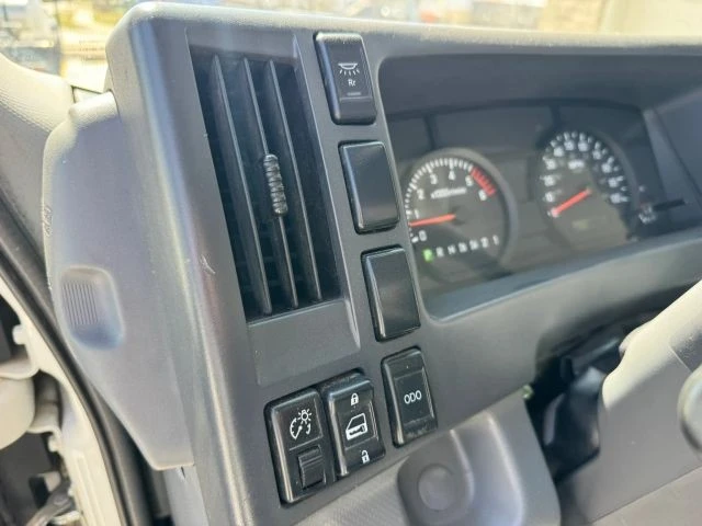 2021 Isuzu Elf - Image 17 of 31