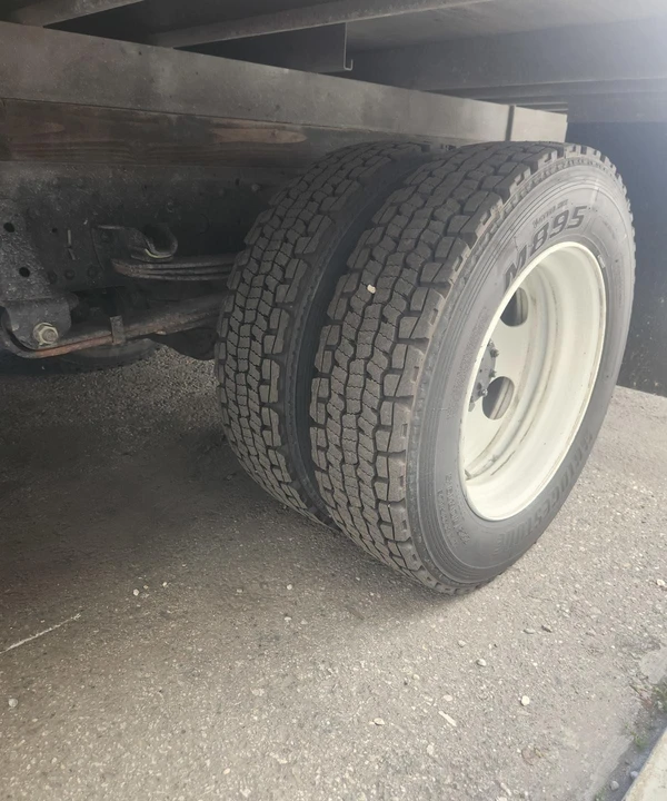 2021 Isuzu Elf - Image 14 of 31