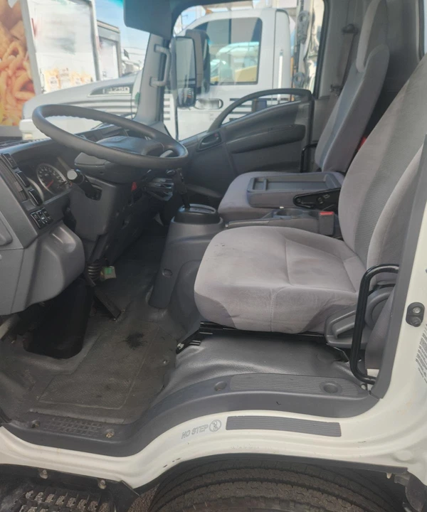 2021 Isuzu Elf - Image 7 of 31