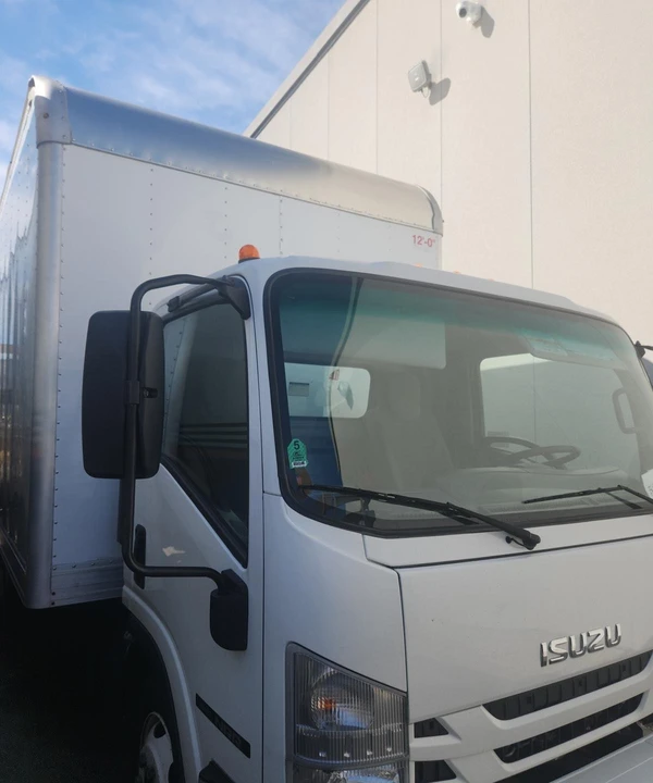 2021 Isuzu Elf - Image 27 of 31