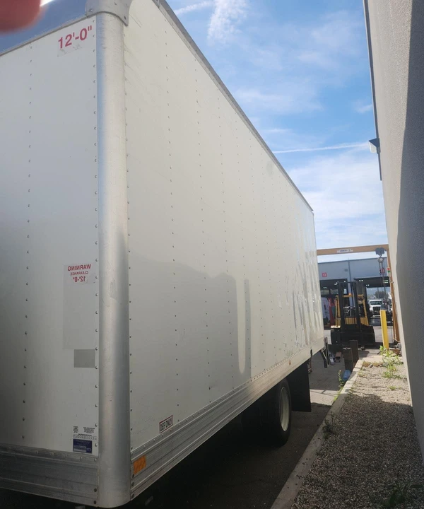 2021 Isuzu Elf - Image 25 of 31