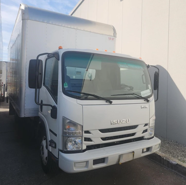 2021 Isuzu Elf - Image 26 of 31