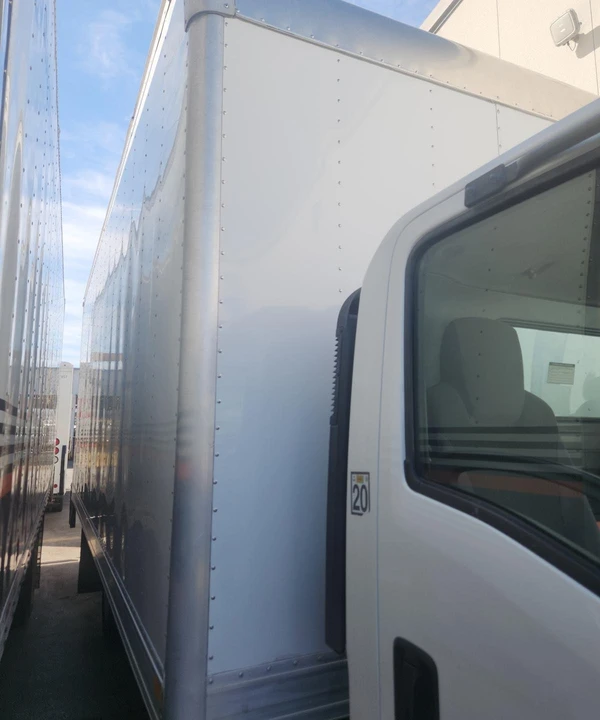 2021 Isuzu Elf - Image 27 of 31