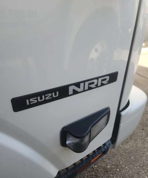 2021 Isuzu Elf - Image 8 of 21