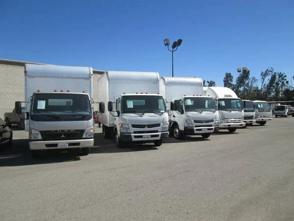 2021 Isuzu Elf - Image 9 of 12