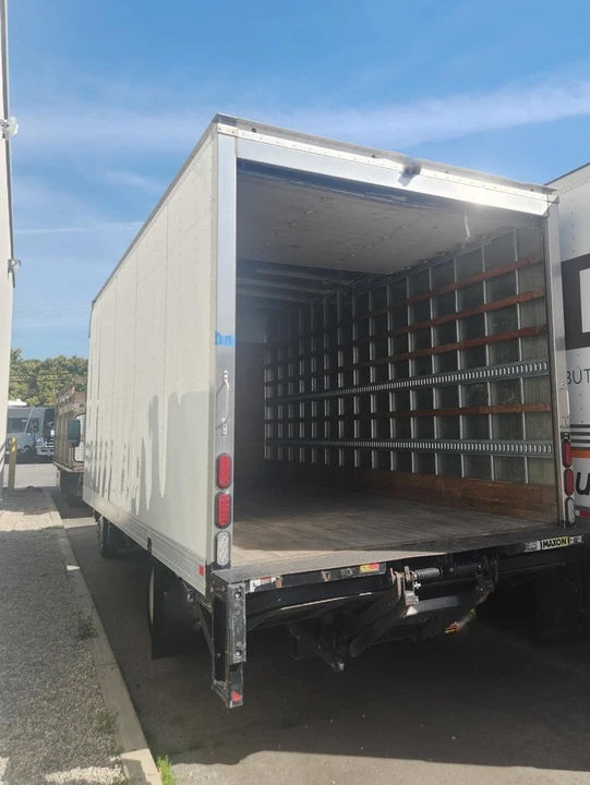 2021 Isuzu Elf - Image 3 of 12
