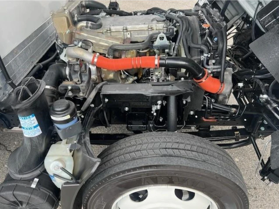 2021 Isuzu Elf - Image 9 of 12