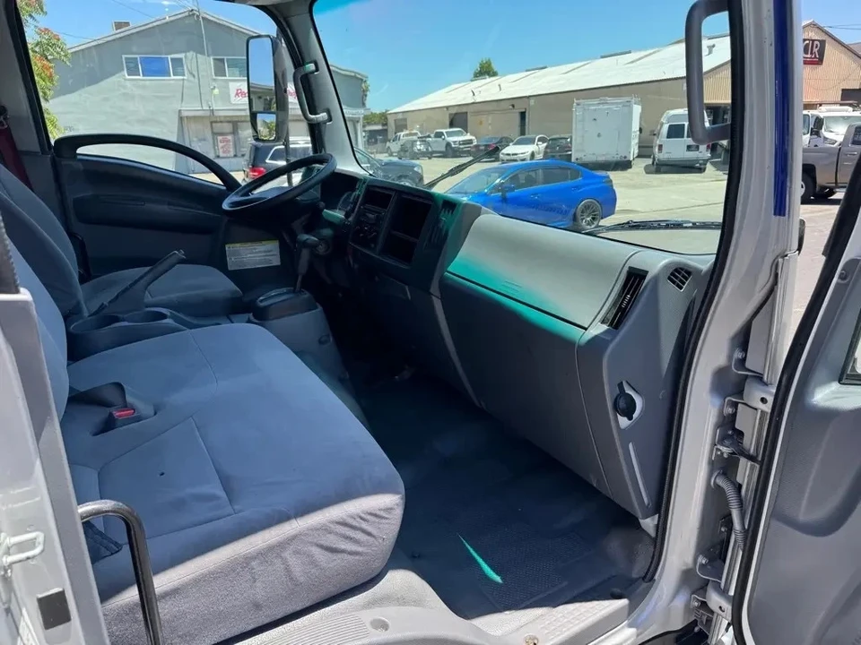 2021 Isuzu Elf - Image 10 of 13