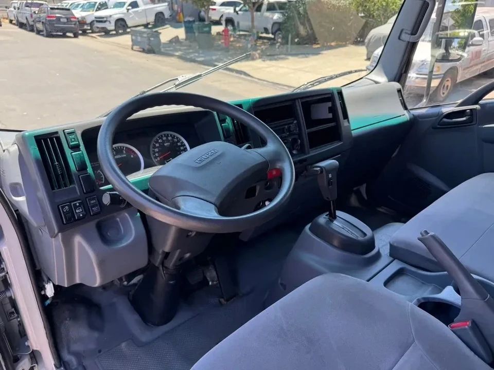 2021 Isuzu Elf - Image 12 of 13