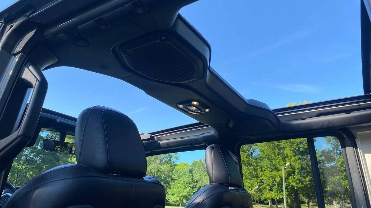 2021 Jeep JL Wrangler - Image 10 of 11
