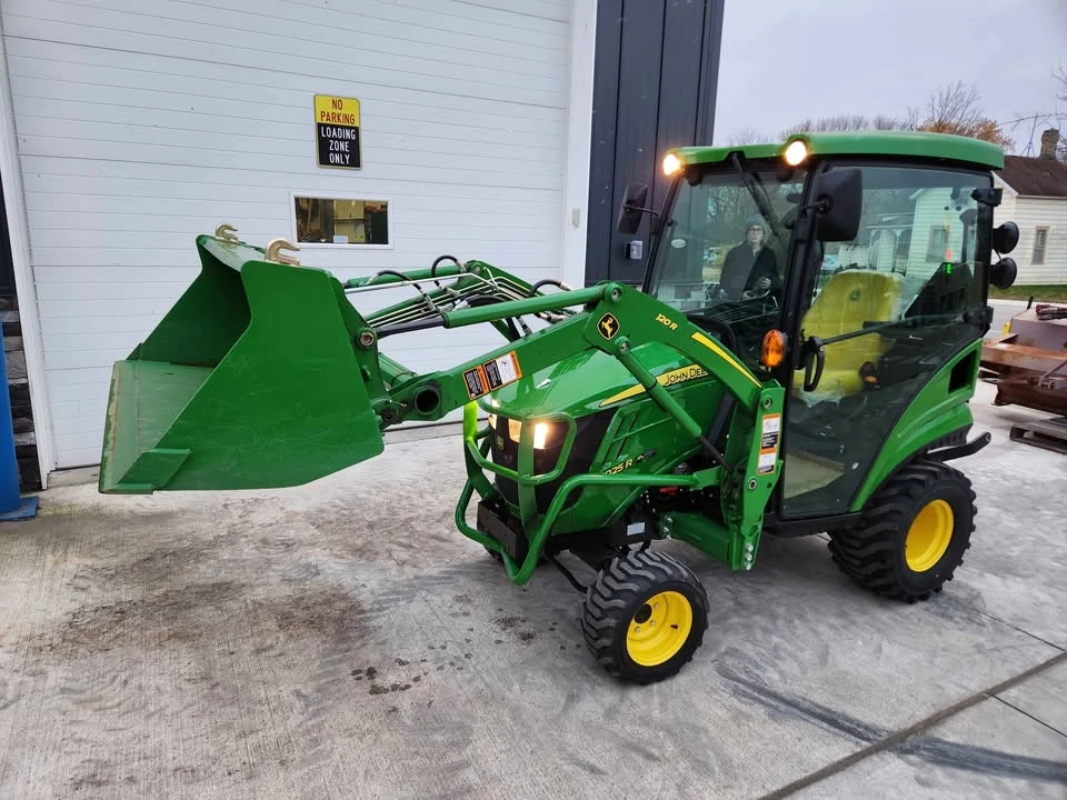 2021 John Deere - Image 2 of 14