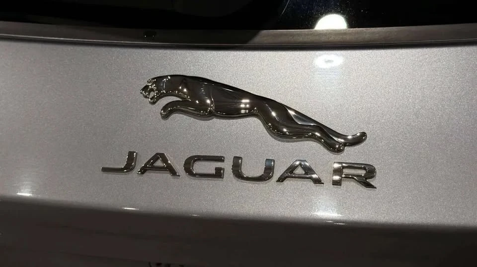 2021 Jaguar F-Pace - Image 15 of 20