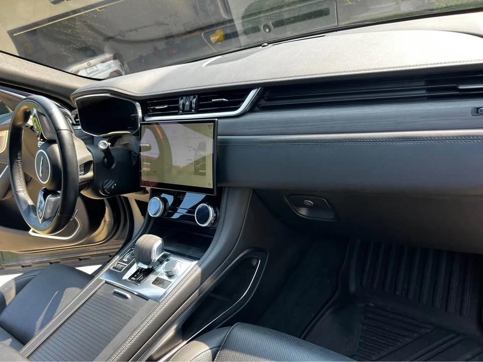 2021 Jaguar E-Pace - Image 7 of 10