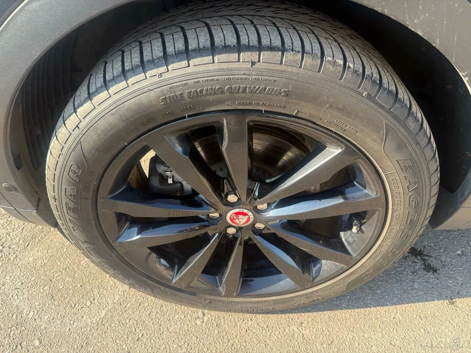 2021 Jaguar E-Pace - Image 9 of 12