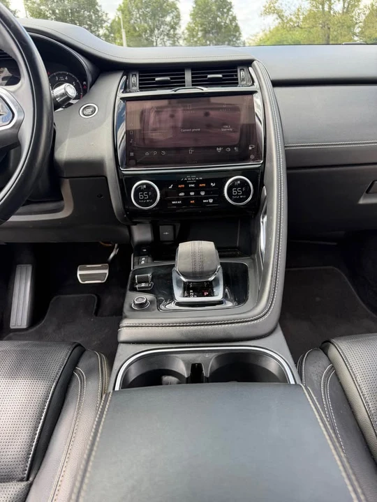 2021 Jaguar E-Pace - Image 13 of 18