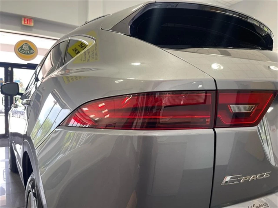 2021 Jaguar E-Pace - Image 15 of 31