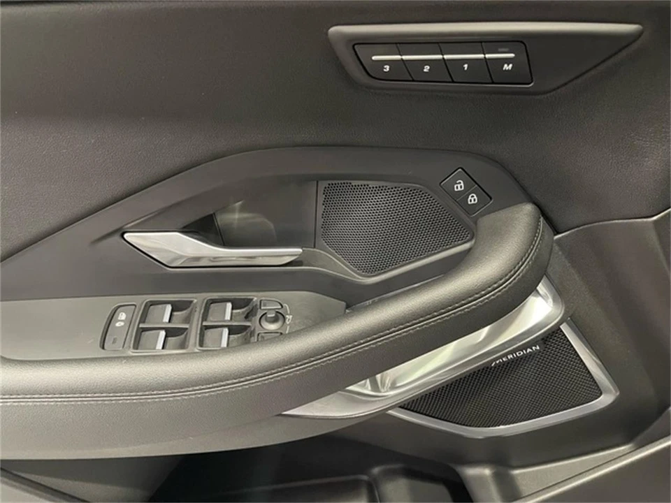 2021 Jaguar E-Pace - Image 23 of 31