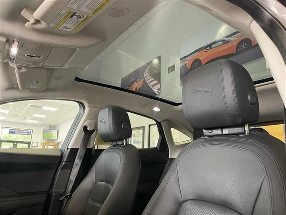 2021 Jaguar E-Pace - Image 27 of 31