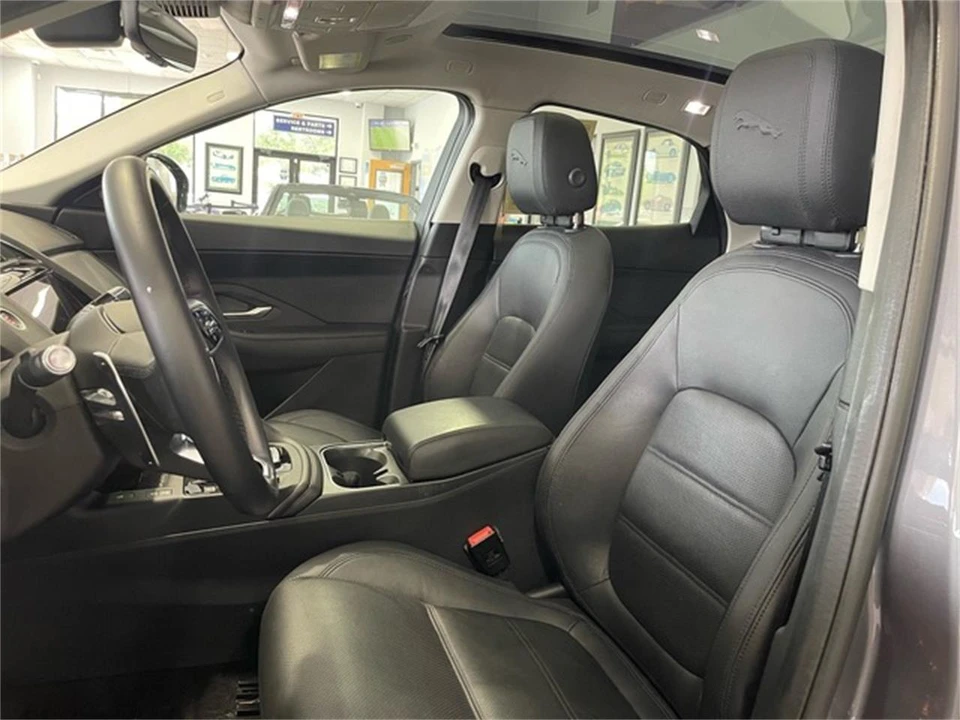 2021 Jaguar E-Pace - Image 26 of 31