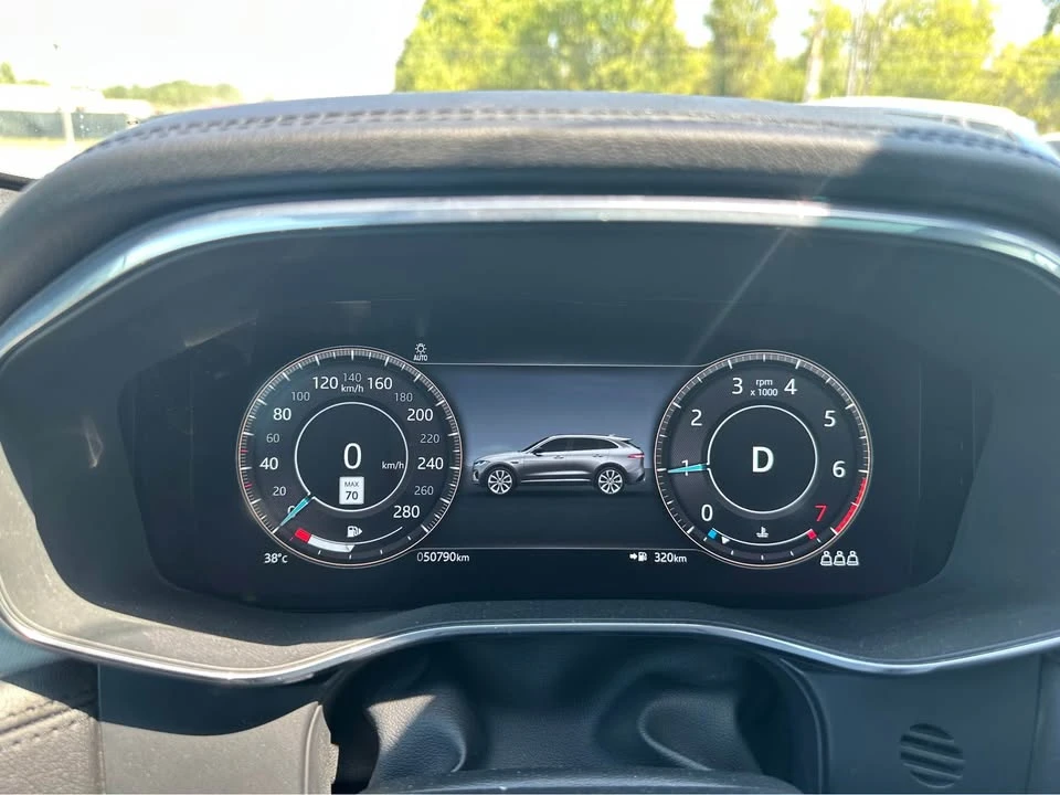 2021 Jaguar F-Pace - Image 7 of 14