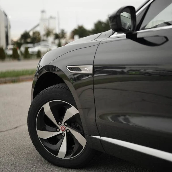 2021 Jaguar F-Pace - Image 11 of 12